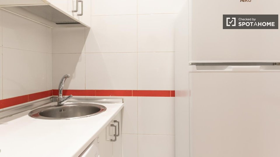 Appartamento con 1 camera da letto in affitto a Cortes, Madrid - in Madrid