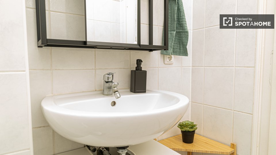 Double room Berlin, 5 beds, 69m² — photo 5