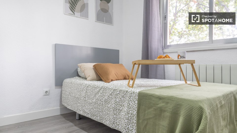 Double room Madrid, 4 beds — photo 48