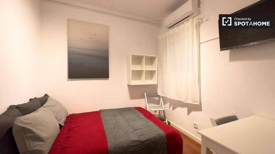 Double room Barcelona, 2 beds, 60m² — photo 14