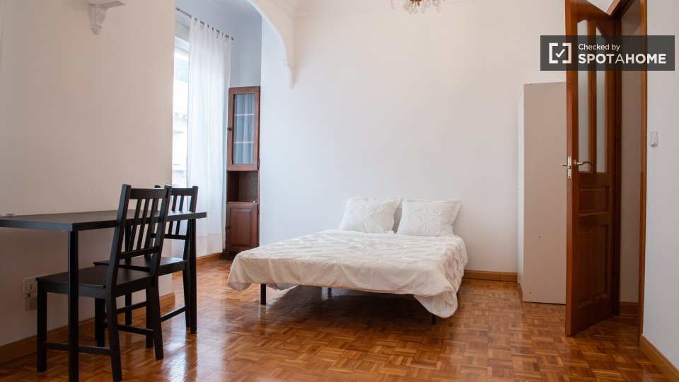 Double room Madrid, 5 beds, 120m² — photo 21