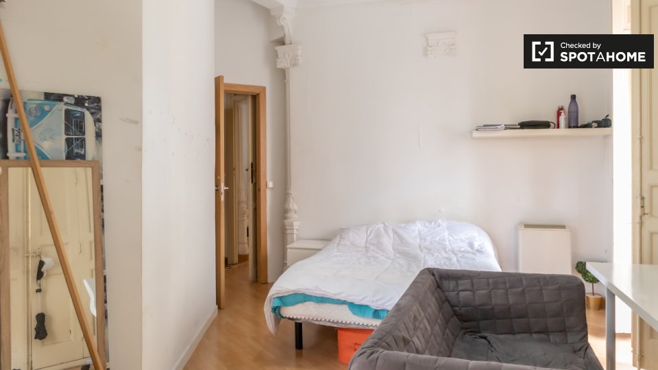 Double room Madrid, 7 beds, 130m² — photo 2