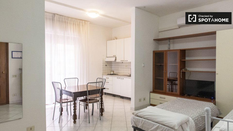 Apartment Rome, 1 bed — photo 1