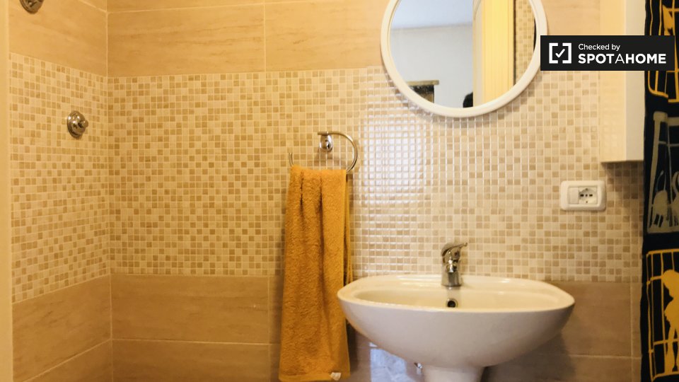 Double room Rome, 3 beds, 85m² — photo 5