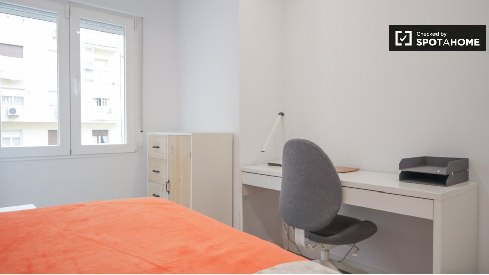 Double room Madrid, 3 beds — photo 10