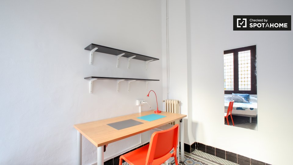 Double room Valencia, 10 beds, 300m² — photo 5
