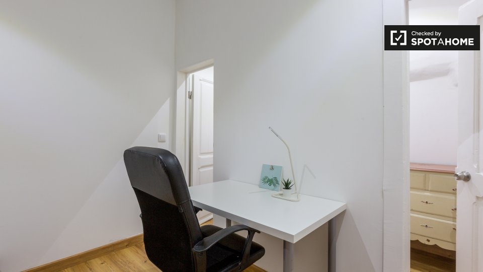 Double room Lisbon, 6 beds, 120m² — photo 11