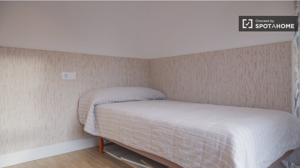 Double room Madrid, 3 beds — photo 18