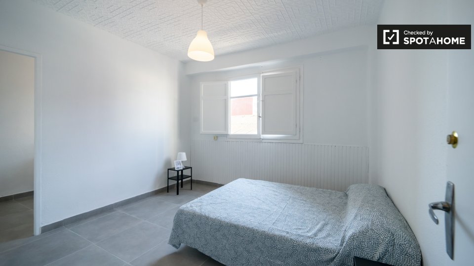 Double room Valencia, 3 beds — photo 4