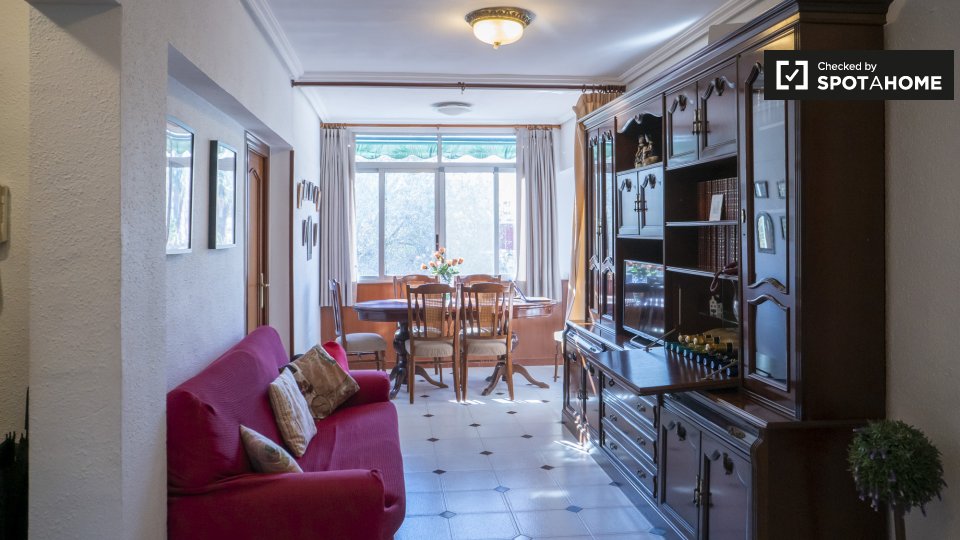 Double room Valencia, 3 beds, 90m² — photo 8