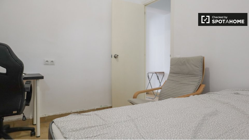 Double room Madrid, 3 beds, 70m² — photo 4