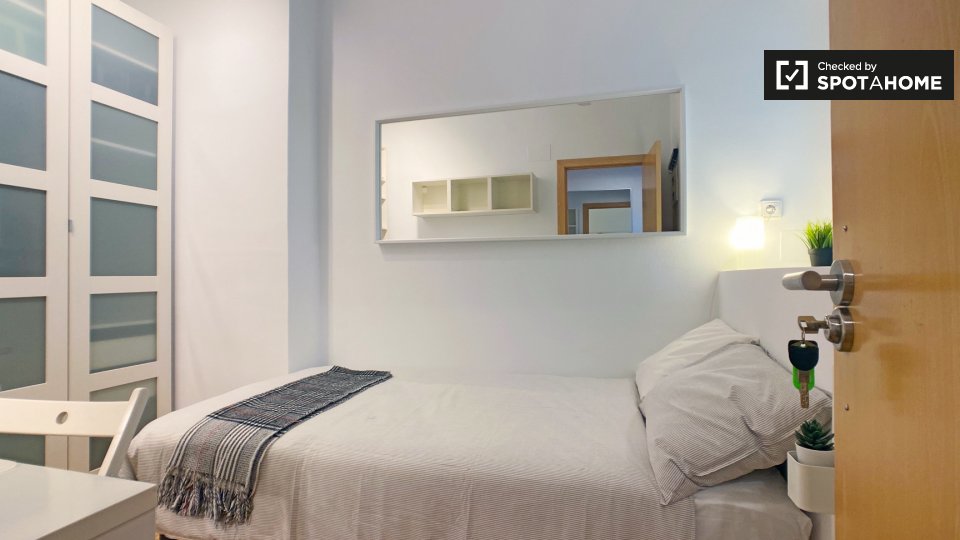 Double room Madrid, 4 beds, 90m² — photo 1