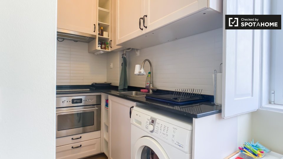 Apartment Lisbon, 1 bed — photo 15