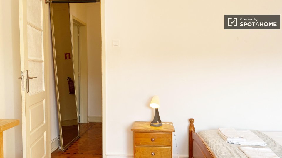 Double room Lisbon, 4 beds — photo 57