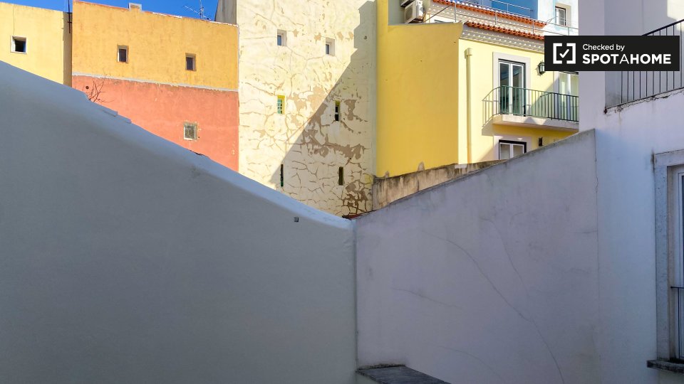 Apartment Lisbon, 1 bed, 63m² — photo 2