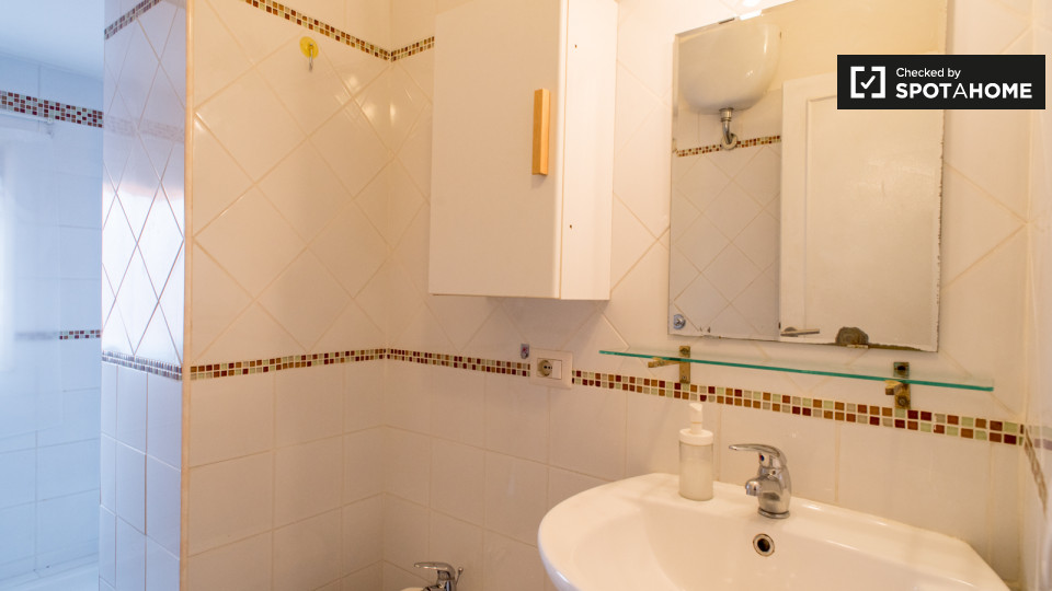 Double room Rome, 3 beds, 80m² — photo 19