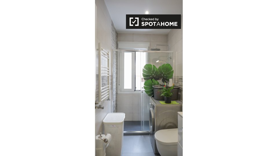 Double room Madrid, 3 beds — photo 18