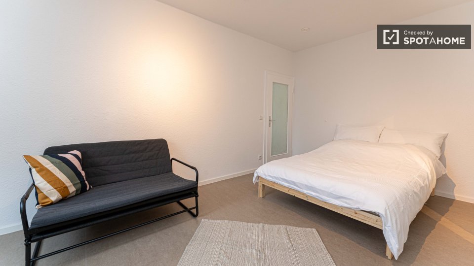 Double room Berlin, 4 beds, 66m² — photo 10