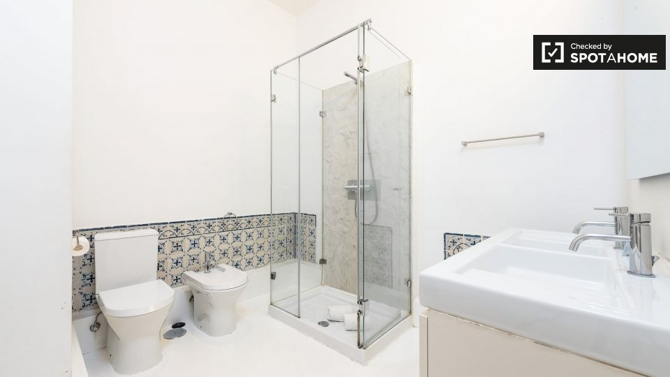 Apartment Lisbon, 2 beds — photo 9