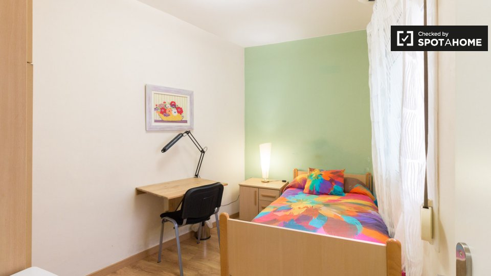 Double room Barcelona, 3 beds, 80m² — photo 1