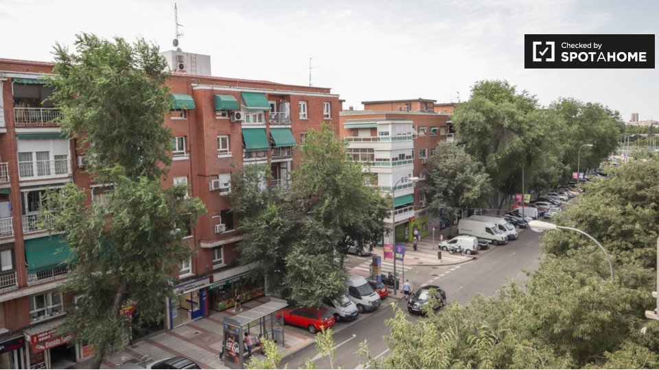 Double room Madrid, 3 beds — photo 14