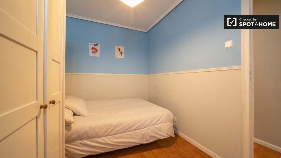 Double room Madrid, 5 beds, 150m² — photo 4