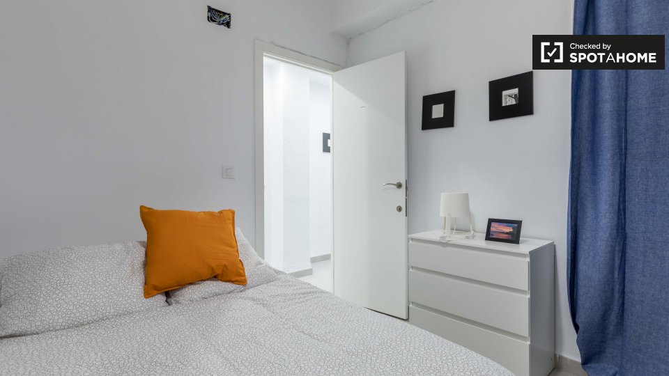 Double room Valencia, 4 beds, 100m² — photo 18