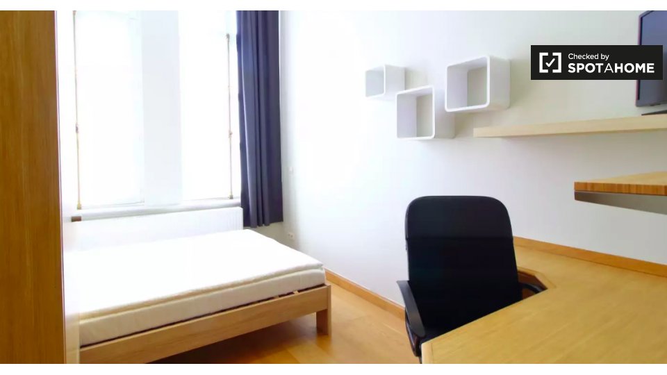 Double room Brussels, 3 beds — photo 3