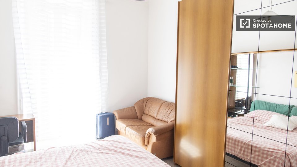 Double room Rome, 3 beds — photo 6