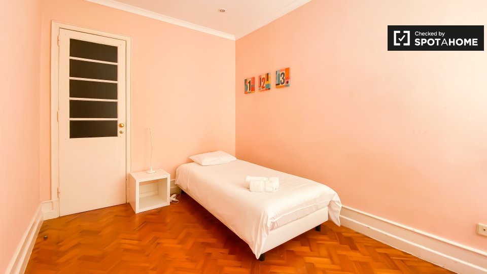 Double room Lisbon, 7 beds — photo 8