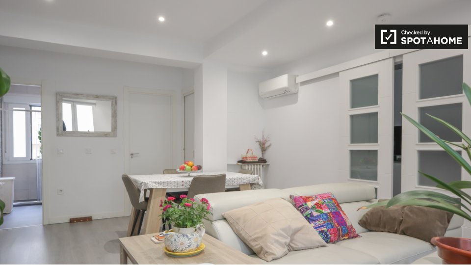 Double room Madrid, 3 beds — photo 11