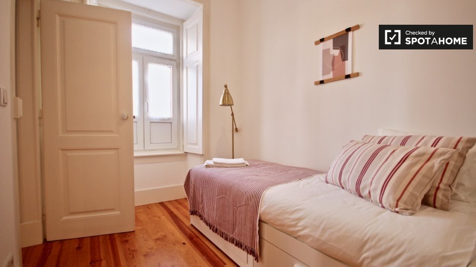 Apartment Lisbon, 2 beds, 75m² — photo 16