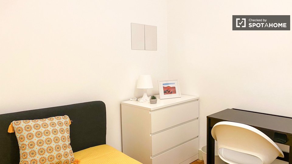 Double room Lisbon, 6 beds — photo 13