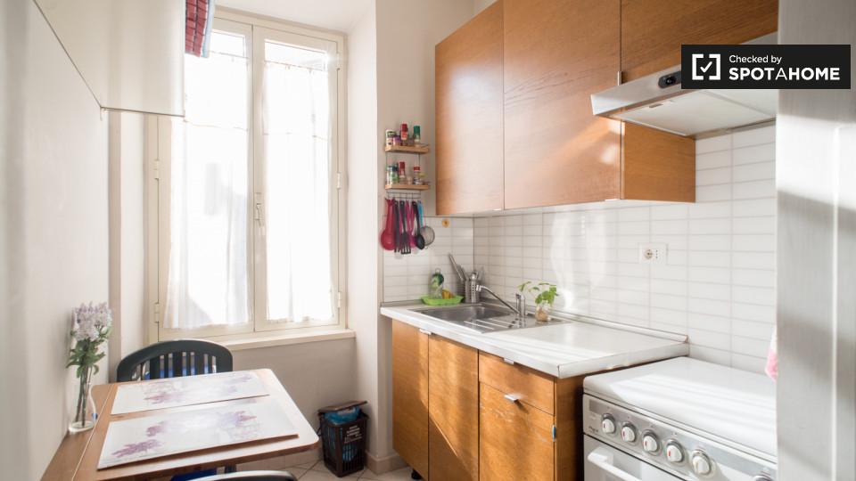 Double room Rome, 3 beds, 80m² — photo 17