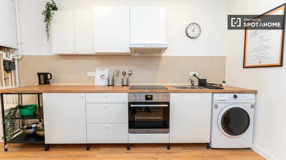 Double room Berlin, 4 beds, 73m² — photo 9