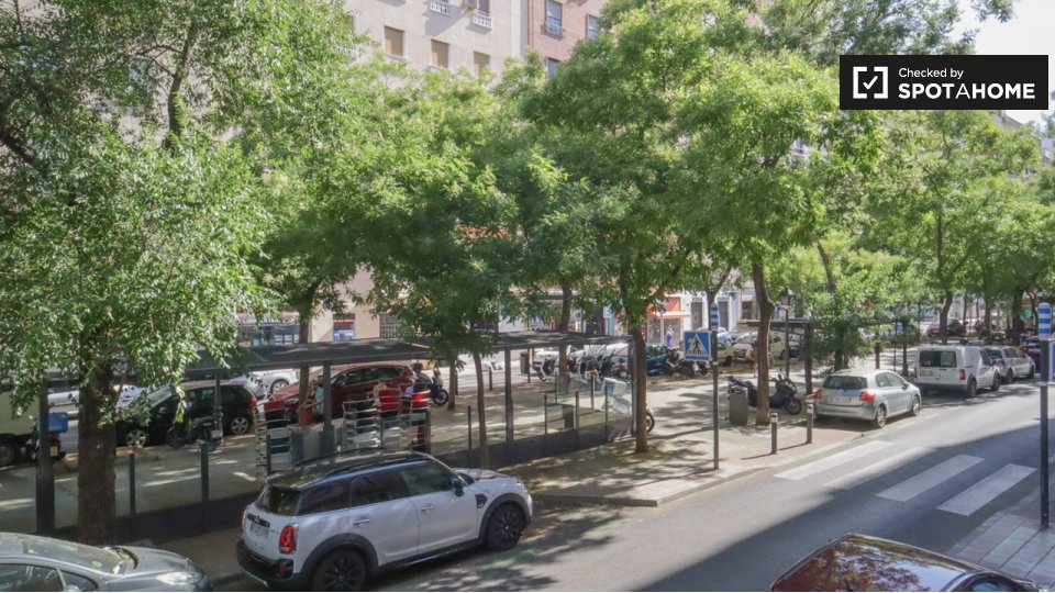 Double room Madrid, 3 beds, 60m² — photo 7