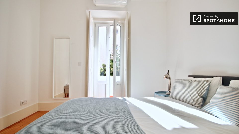Apartment Lisbon, 2 beds, 75m² — photo 13