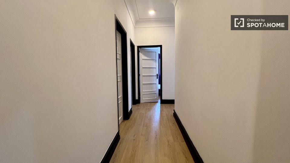 Double room Lisbon, 5 beds — photo 52