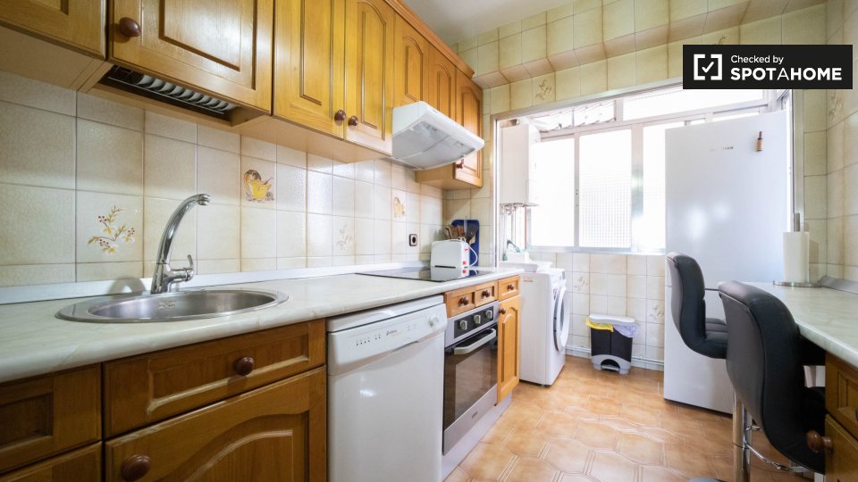 Double room Madrid, 4 beds, 86m² — photo 10