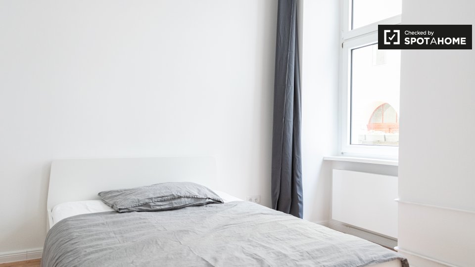Double room Berlin, 4 beds, 74m² — photo 12