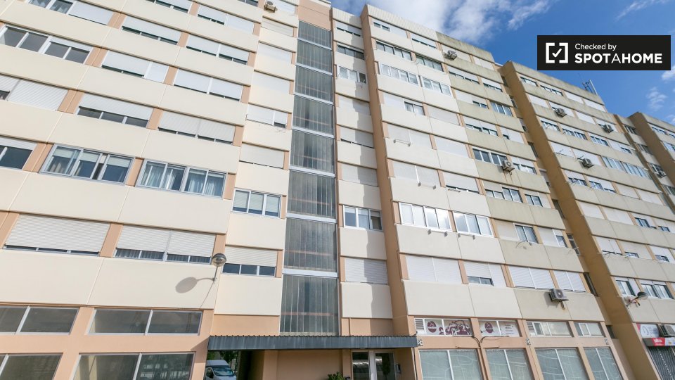 Double room Lisbon, 4 beds, 85m² — photo 18