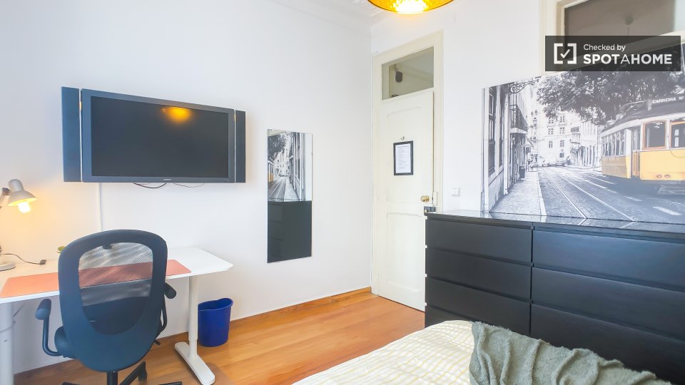 Double room Lisbon, 3 beds, 80m² — photo 29