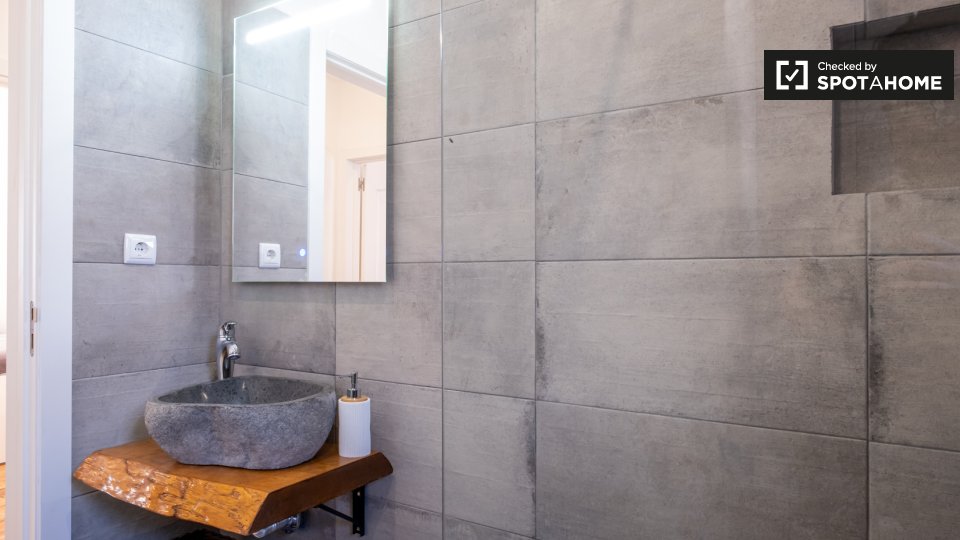 Double room Lisbon, 3 beds, 150m² — photo 12