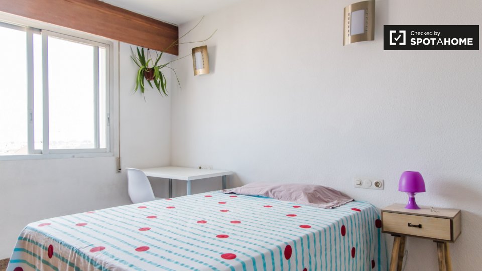 Double room Valencia, 5 beds, 160m² — photo 5