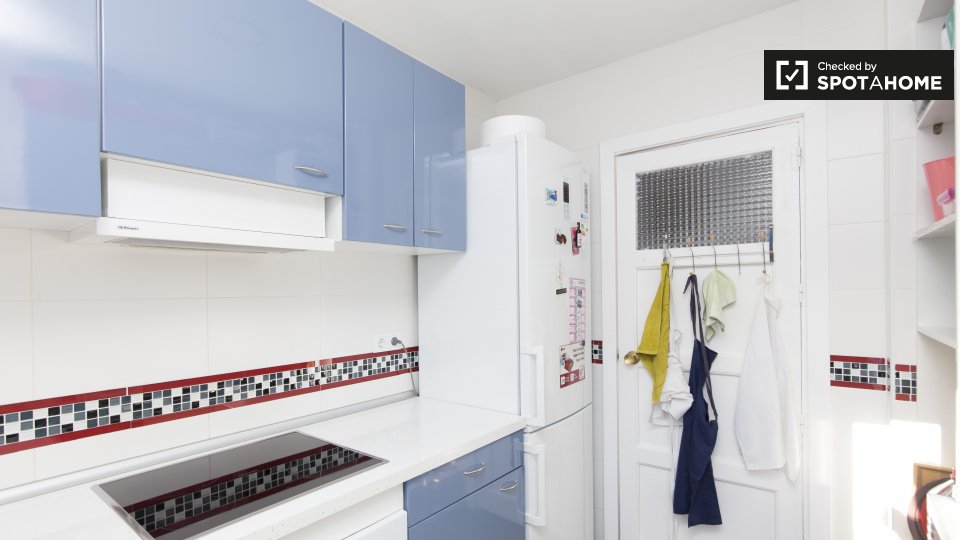 Double room Madrid, 3 beds, 72m² — photo 10