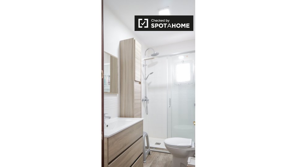 Double room Madrid, 4 beds — photo 17