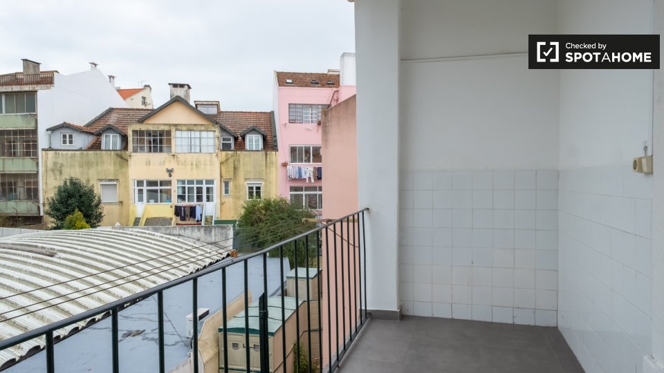Double room Lisbon, 5 beds — photo 4