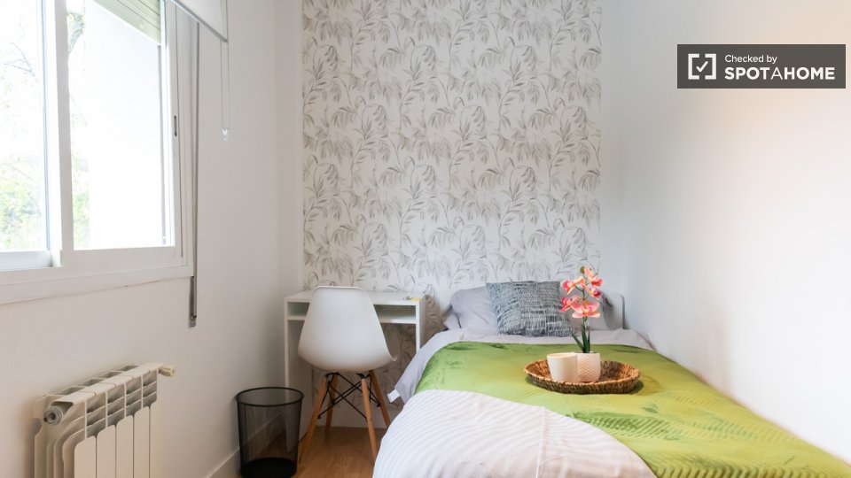 Double room Madrid, 5 beds, 110m² — photo 6