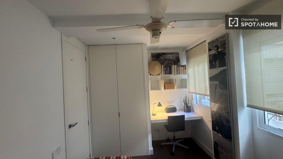 Double room Valencia, 3 beds, 140m² — photo 37