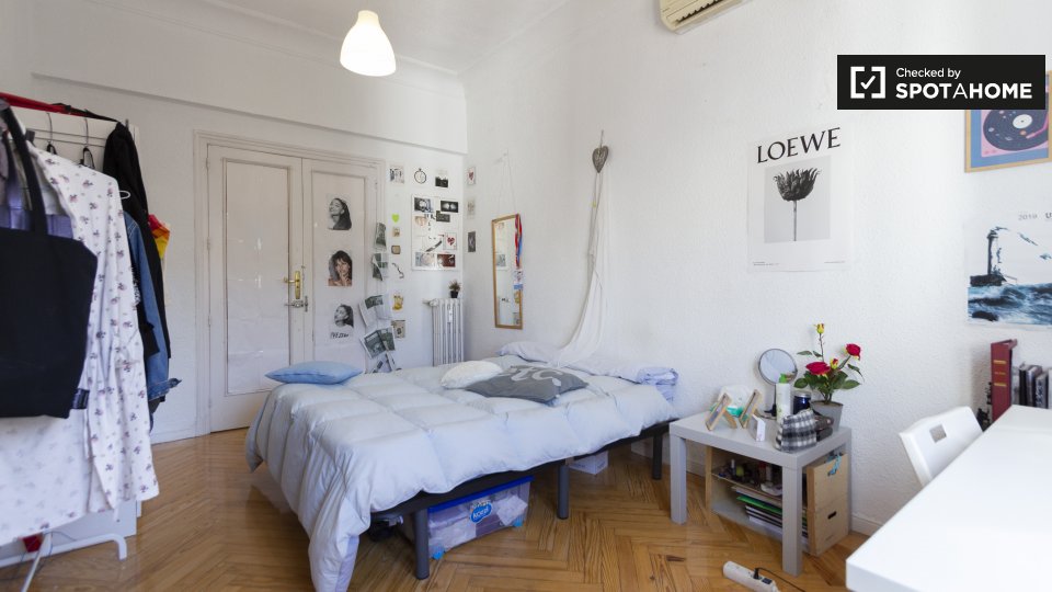 Double room Madrid, 8 beds, 200m² — photo 3